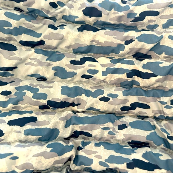 Baby down light blue camo jacket size 12-18 months. - Picture 5 of 5